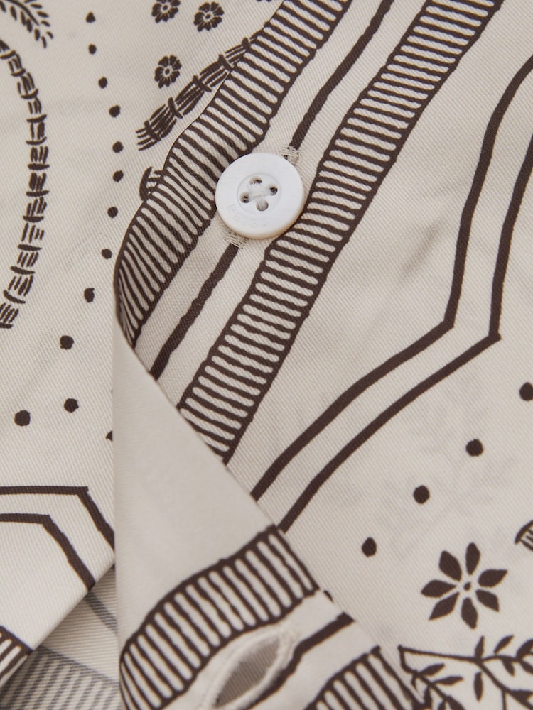 Reiss Champagne/Brown Kalid Reiss | Ché Printed Cuban Collar Shirt - Image 6 of 6