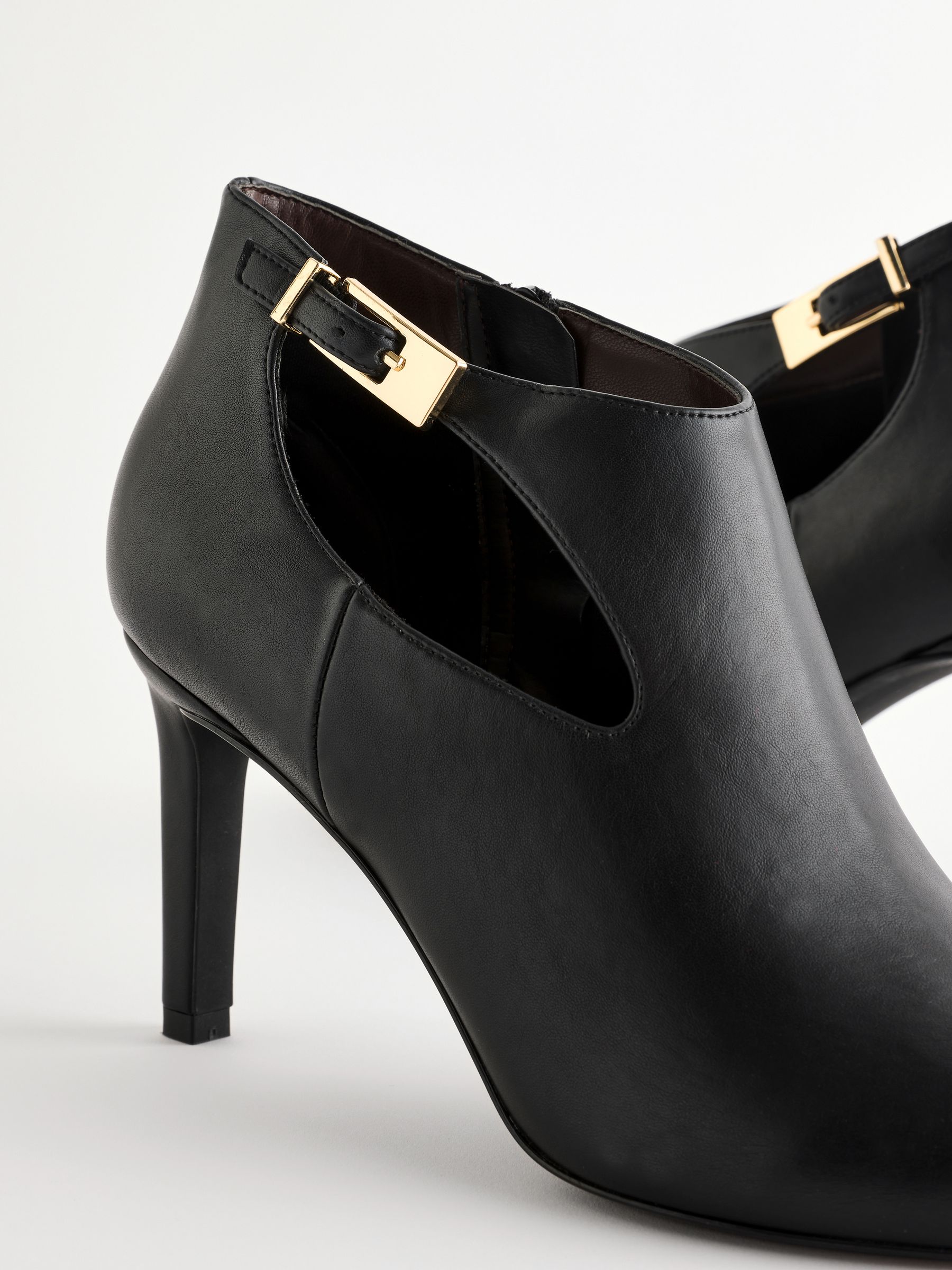 ショートブーツ・ブーティ PINKO FW25 Ankle boots (SS0105 P112Z99) Platform boots with PINKO lettering logo