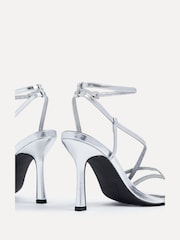 Plateado - Zapatos de tacón de aguja con tiras Savannah de Linzi - Imagen 5 de 5
