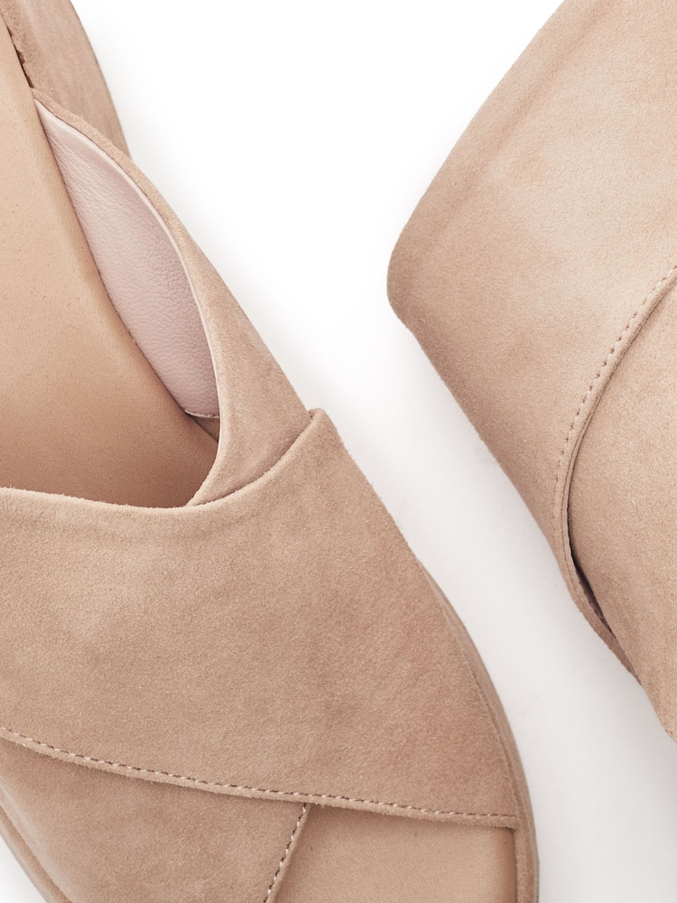 Moda in Pelle Natural Sh Grange Crossover Sandals - Image 4 of 4 Moda in Pelle Natural Sh Grange Crossover Sandals - Image 4 of 4