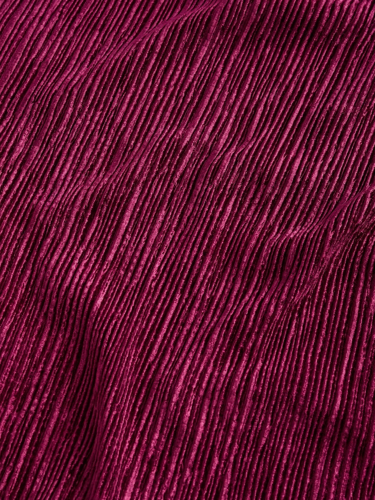 Berry Burgundy Red - Plisse Velvet T-Shirt - Bild 7 von 7 Berry Burgundy Red - Plisse Velvet T-Shirt - Bild 7 von 7