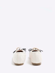 Ballerines à archet matelassées River Island fille - Image 2 of 4