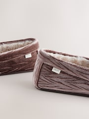 Dark Pink Jaquard Velvet Moccasin Faux Fur Lined Slippers - Image 5 of 7
