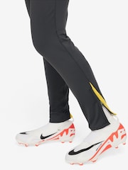 Спортивные брюки Nike Liverpool FC Strike - Изображение 3 из 3