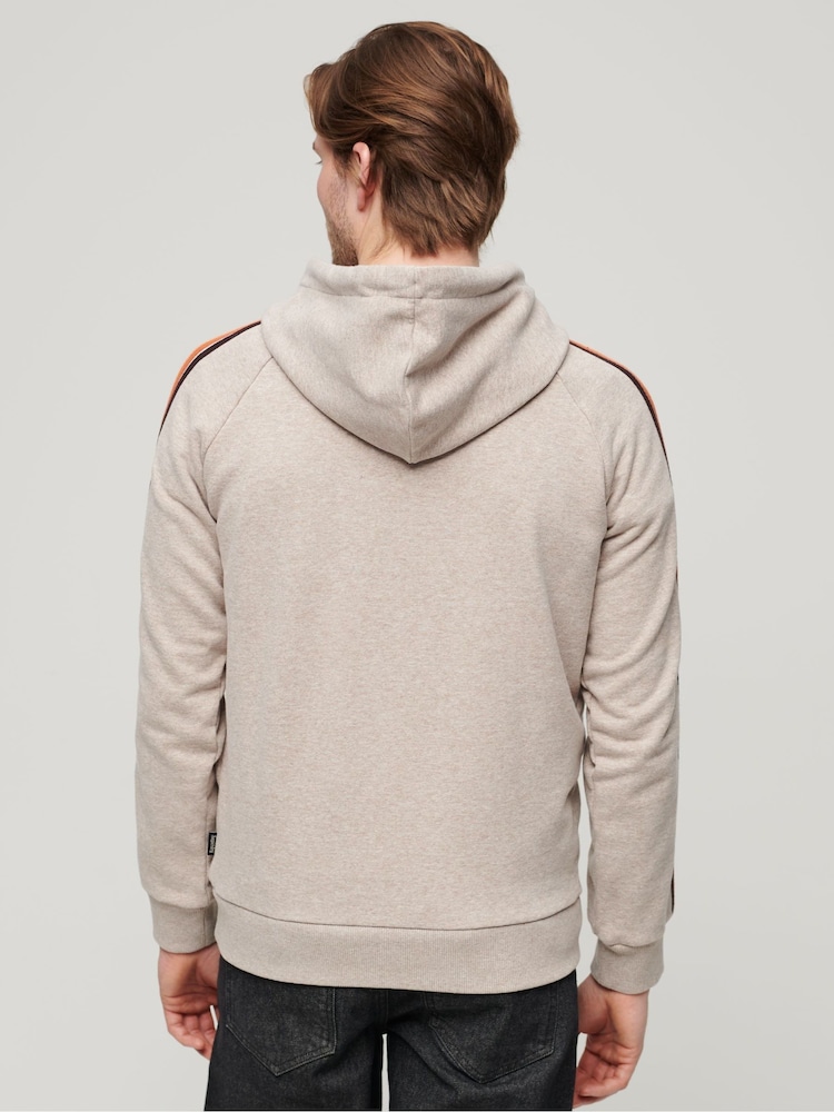 Sudadera con capucha y logo a rayas Terrain de Superdry - Imagen 2 de 6 Sudadera con capucha y logo a rayas Terrain de Superdry - Imagen 2 de 6
