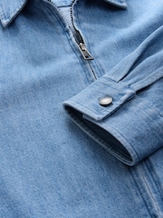 Hellblauer Denim - Shacket aus 100 % Baumwolle mit Reißverschluss - Bild 10 von 10