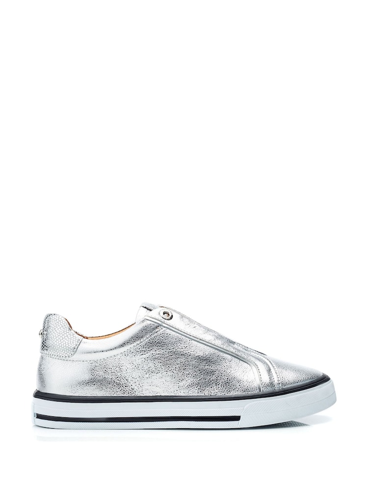 Moda In Pelle Benni Elastic Slip On Foxing Sole Trainers - Image 1 of 4