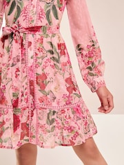 Rosa geblümt - Lipsy Hemdkleid mit Chiffonbesatz (5–16 Jahre) - Bild 3 von 4