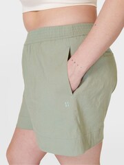 Sweaty Betty Savannah Green Summer Stretch Linen Shorts - Image 4 of 6