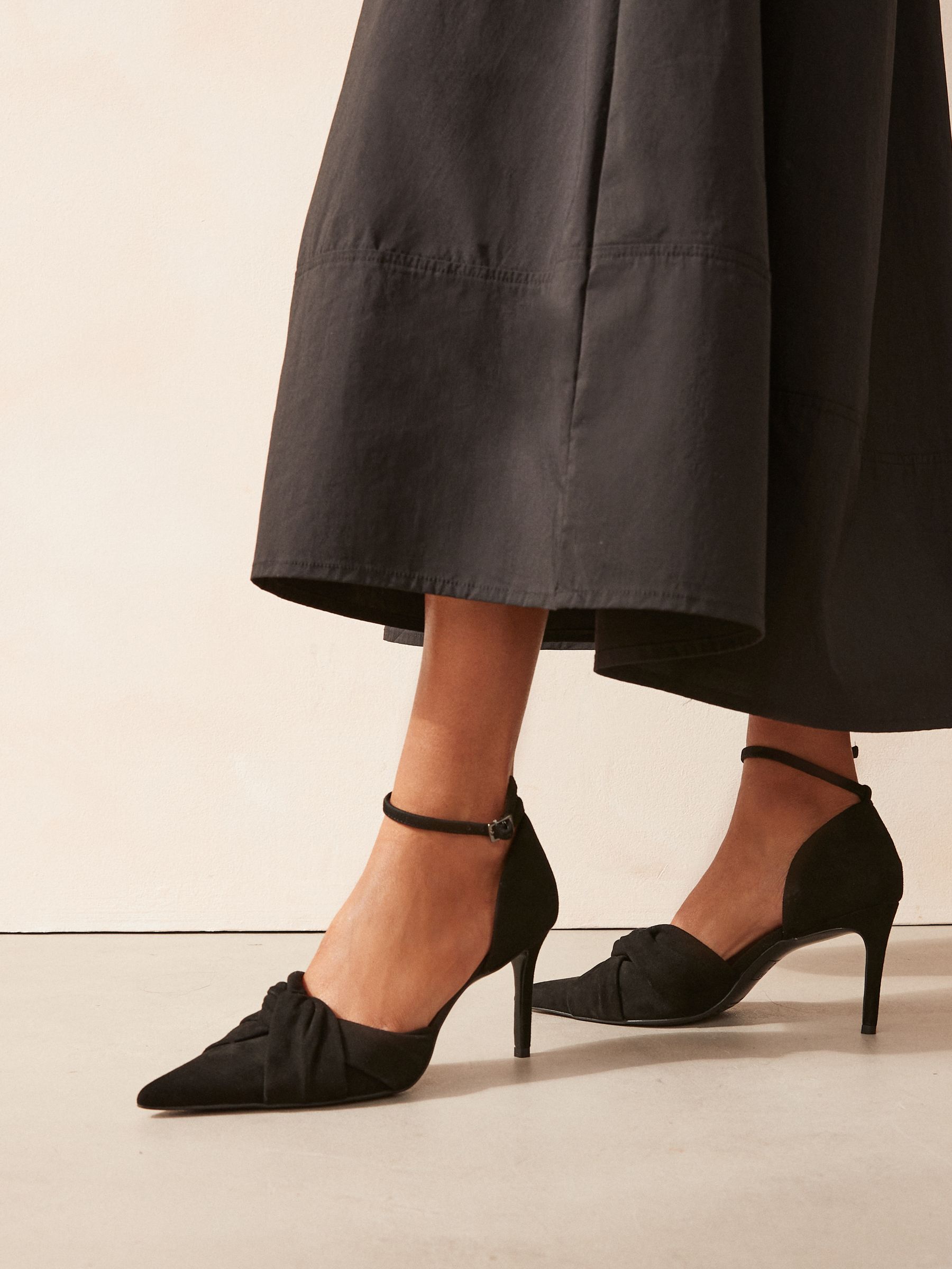 Stylish court shoes store