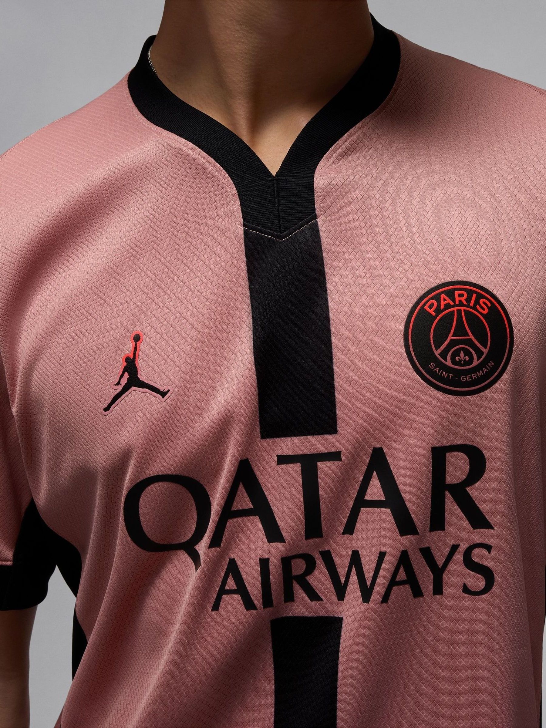 pink and white psg shirt