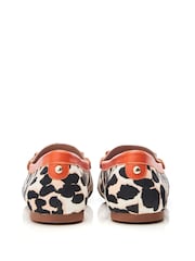 Moda In Pelle Famina Square Toe Bow Tassel Trim Leather Loafers - Image 3 of 4