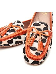 Moda In Pelle Famina Square Toe Bow Tassel Trim Leather Loafers - Image 4 of 4