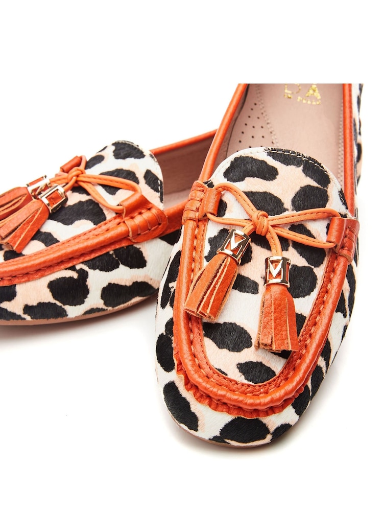 Moda In Pelle Famina Square Toe Bow Tassel Trim Leather Loafers - Image 4 of 4