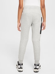 Gray/ Black - Pantalones de chándal técnicos con forro polar de Nike - Imagen 2 de 7