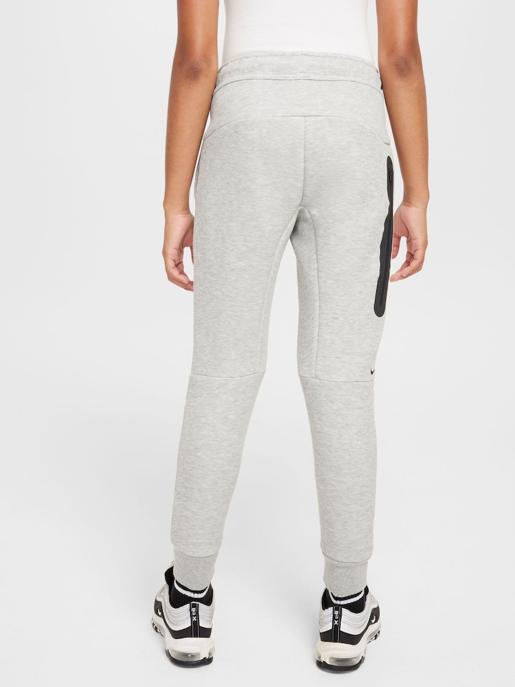 Gray/ Black - Pantalones de chándal técnicos con forro polar de Nike - Imagen 2 de 7
