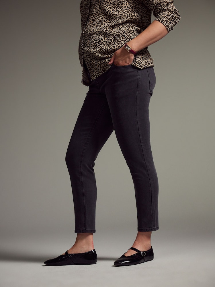 Schwarz - Mom-Jeans (Umstandsmode) aus Denim - Bild 2 von 9 Schwarz - Mom-Jeans (Umstandsmode) aus Denim - Bild 2 von 9