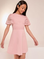 Rose 2in1 - Robe Lipsy grande occasion en dentelle à manches évasées - Image 1 de 4