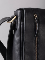 Lakeland Leather Black Large Keswick Leather Messenger Bag - Image 3 of 7