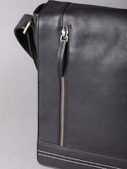 Lakeland Leather Black Large Keswick Leather Messenger Bag - Image 4 of 7