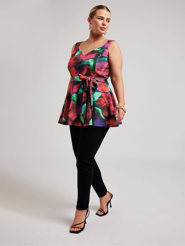 Blusa cruzada con estampado floral y hombros descubiertos de Yours Curve - Imagen 2 de 5 Blusa cruzada con estampado floral y hombros descubiertos de Yours Curve - Imagen 2 de 5