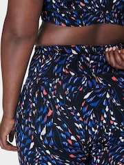 Sweaty Betty Black Coral Texture Print 7/8 Length Aerial Core Workout Leggings - Image 4 of 8