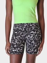 Sweaty Betty Black Electric Texture Print Power 6" Biker Shorts - Image 7 of 9