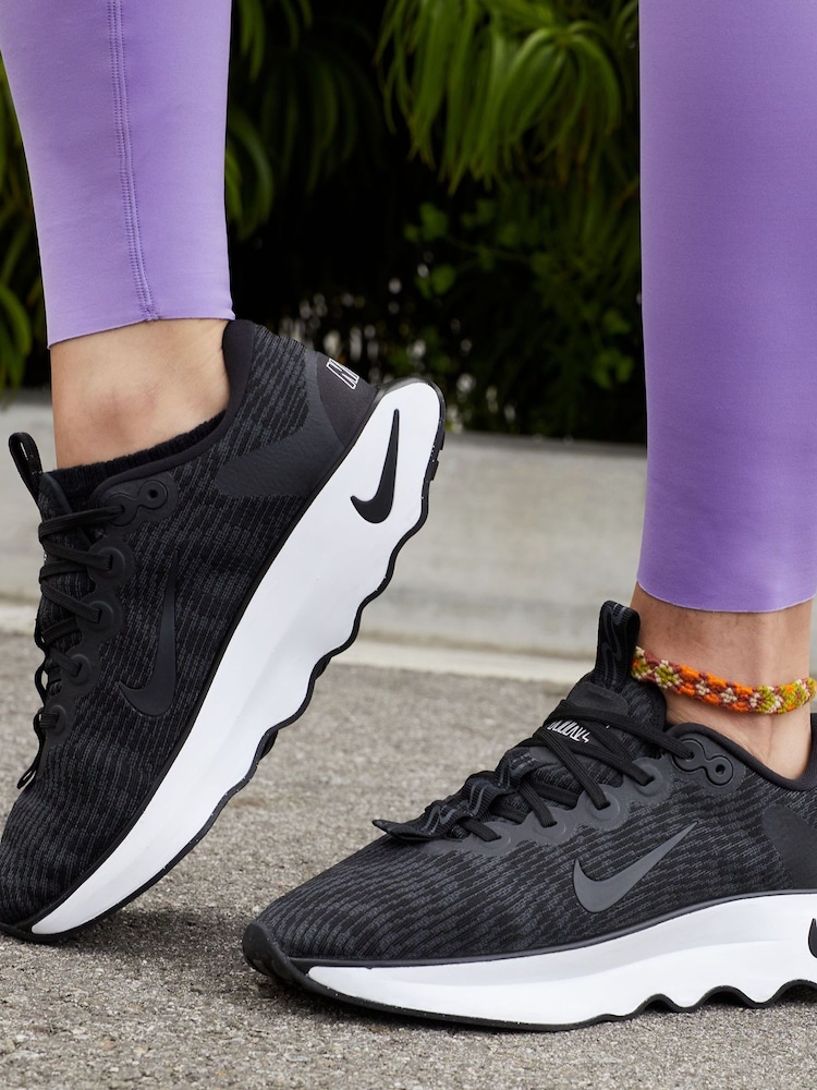 Nike Black Motiva Premium Walking Trainers - Image 13 of 14