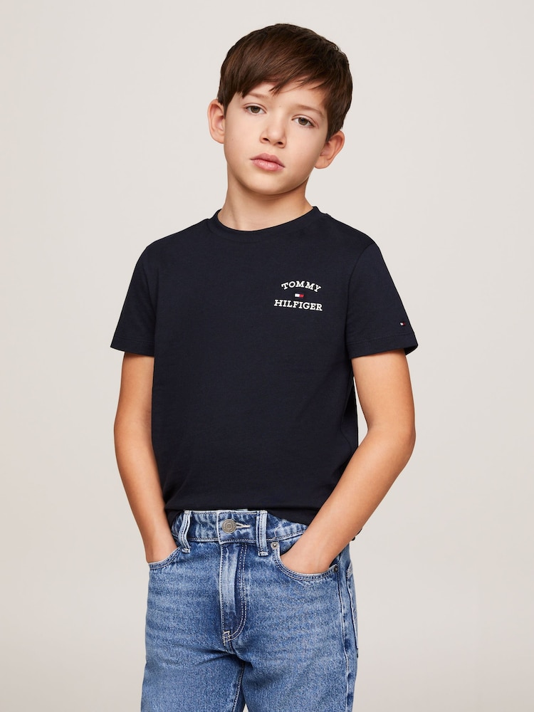 أسود - تيشرت قطن 100% بشعار Tommy Hilfiger - صورة 1 من 6 أسود - تيشرت قطن 100% بشعار Tommy Hilfiger - صورة 1 من 6