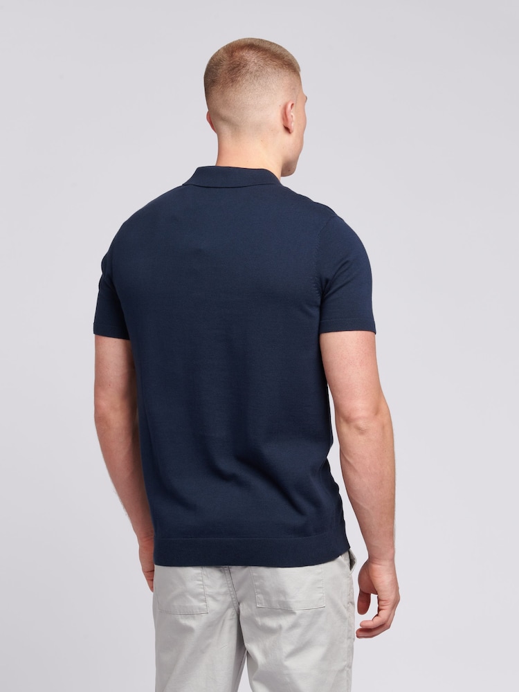 من U.S. Polo Assn. قميص بولو محبوك تلبيس قياسي للرجال - صورة 2 من 7