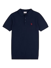 من U.S. Polo Assn. قميص بولو محبوك تلبيس قياسي للرجال - صورة 5 من 7