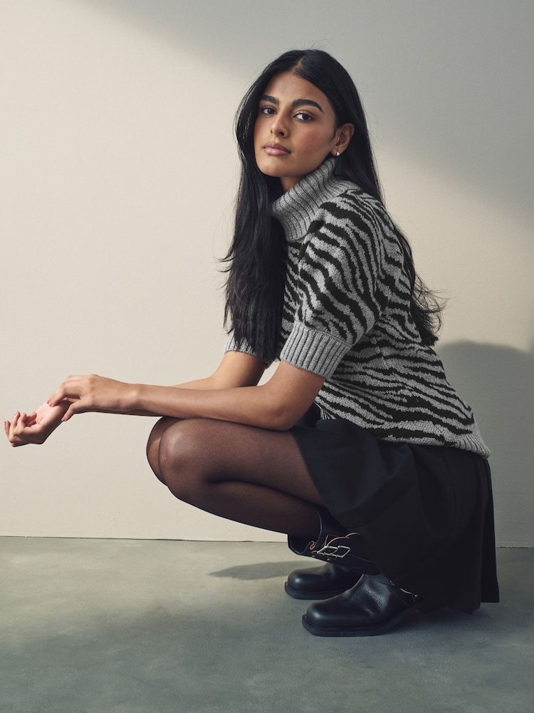 Black White Roll Neck Short Sleeve Zebra Knitted Jumper with Wool - Image 2 of 8 Black White Roll Neck Short Sleeve Zebra Knitted Jumper with Wool - Image 2 of 8