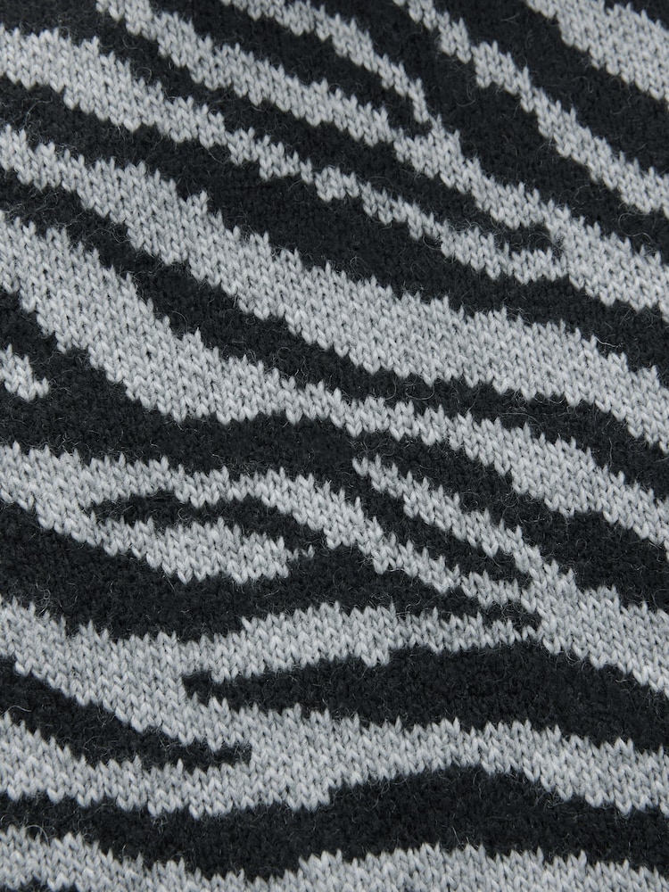Black White Roll Neck Short Sleeve Zebra Knitted Jumper with Wool - Image 8 of 8 Black White Roll Neck Short Sleeve Zebra Knitted Jumper with Wool - Image 8 of 8
