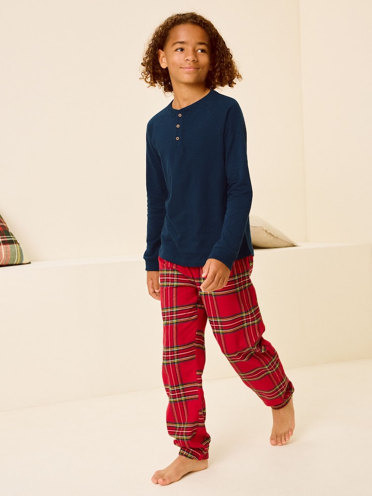 Navy/Rot - Weihnachtlicher Flanellpyjama aus 100 % Baumwolle für Kinder, Familienkollektion (3–16 J.) - Bild 1 von 8 Navy/Rot - Weihnachtlicher Flanellpyjama aus 100 % Baumwolle für Kinder, Familienkollektion (3–16 J.) - Bild 1 von 8