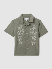 Reiss Sage/Off White Sonny 3-9 yrs Cotton Embroidered Cuban Collar Shirt - Image 2 of 4