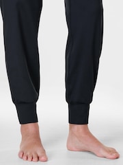 Sweaty Betty Black Gaia Performance Yoga Joggers - Image 6 of 8