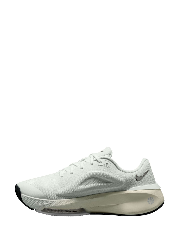 Nike Silver/White Versair Gym Trainers - Image 2 of 4