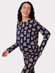 Pijama largo de cuello redondo estampado Cockapoo de Chelsea Peers - Imagen 4 de 5
