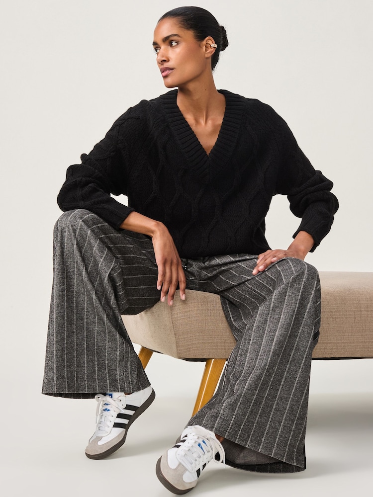 Negro - Cable Knitted Longline V-Neck Tunic Jumper with Wool - Imagen 2 de 7 Negro - Cable Knitted Longline V-Neck Tunic Jumper with Wool - Imagen 2 de 7