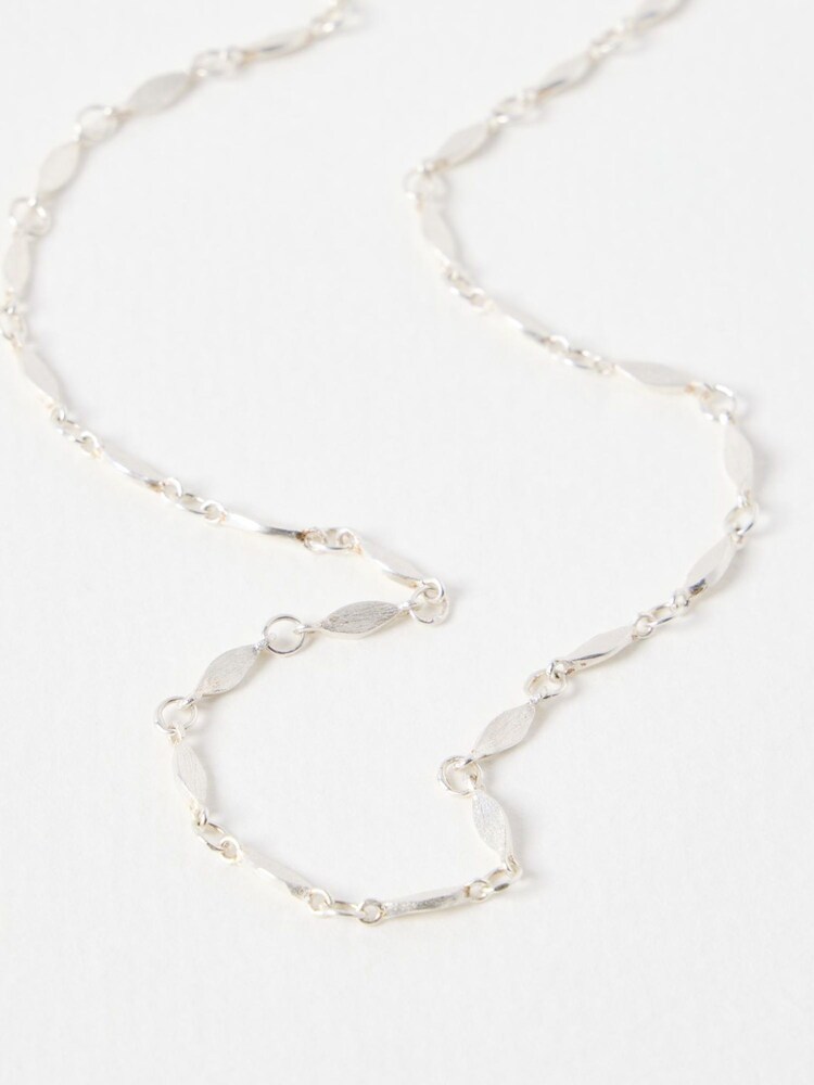 Oliver Bonas Silver Plated Mariana Link And Loop Chain Necklace - Image 2 of 5