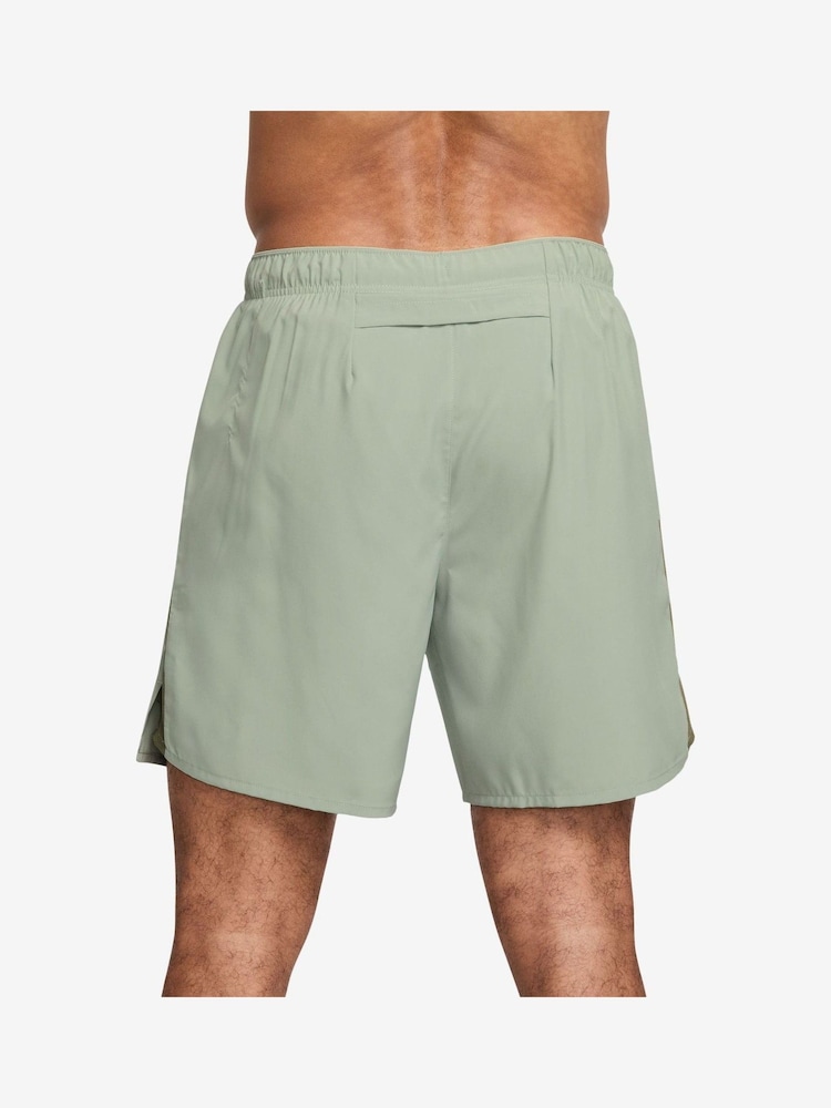 Нефритовый горизонт - Nike Challenger Dri-FIT 7 Inch 2-in-1 Running Shorts - Изображение 2 из 5