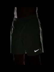 Нефритовый горизонт - Nike Challenger Dri-FIT 7 Inch 2-in-1 Running Shorts - Изображение 5 из 5