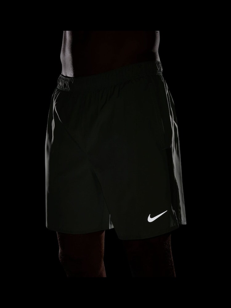 Нефритовый горизонт - Nike Challenger Dri-FIT 7 Inch 2-in-1 Running Shorts - Изображение 5 из 5