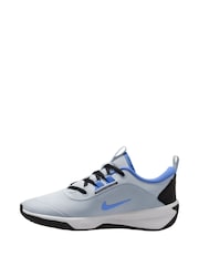 Nike Black/Grey Youth Omni Multi-Court Trainers - Image 2 of 4
