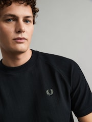 Czarny - Fred Perry Ribbed Raglan Sleeve T-Shirt - Image 4 of 4