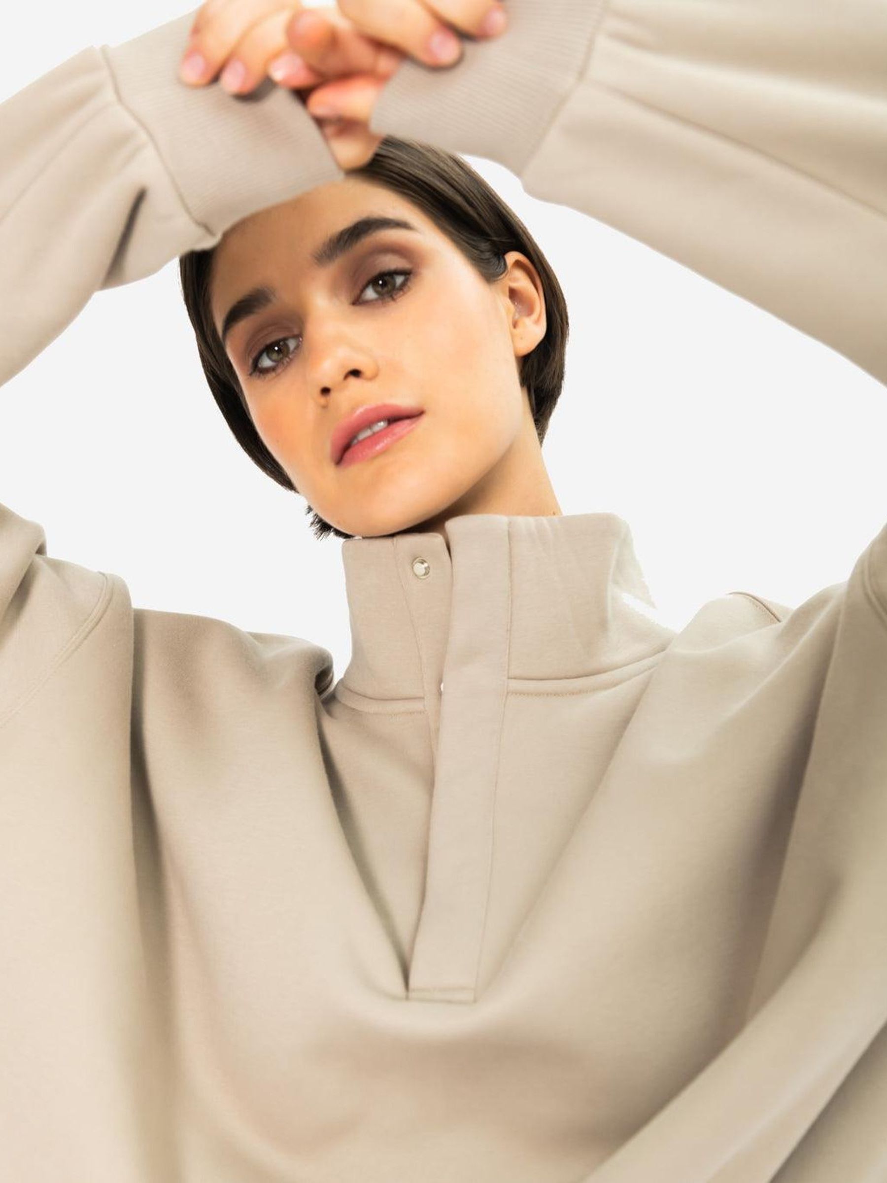 【SANDBEIGE/サンドベージュ】CLORIA PULLOVER Buy Gym + Coffee Beige Womens Snap Collar Sierra Sweatshirt from