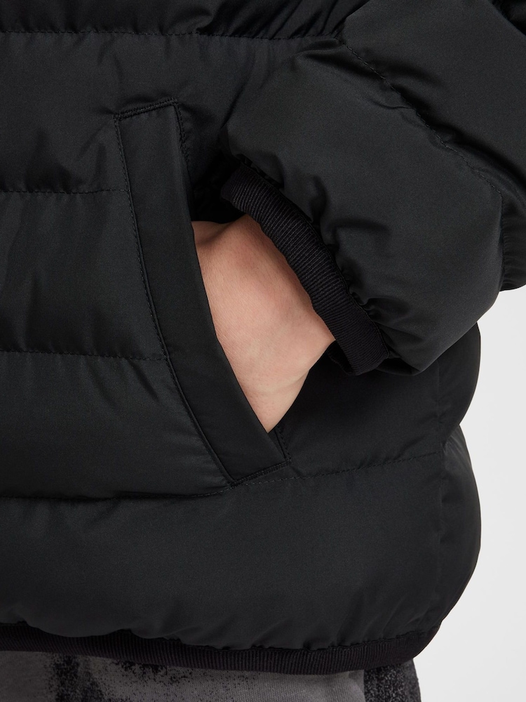 Kaufen Sie Schwarz und Pink Nike Kapuzenjacke mit Synthetik