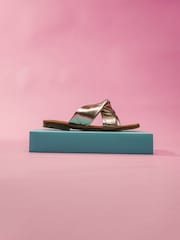 Dorado - Hush Puppies Amy Mule Sandals - Imagen 1 de 7