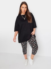 Yours Curve White 2 PACK Black & White Ditsy Floral Print Cropped Leggings - Image 3 of 5