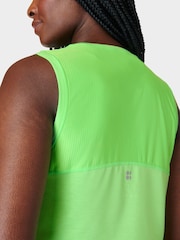 Зеленый с принтом - Майка с укоротами Sweaty Betty Breathe Easy - Изображение 5 из 6